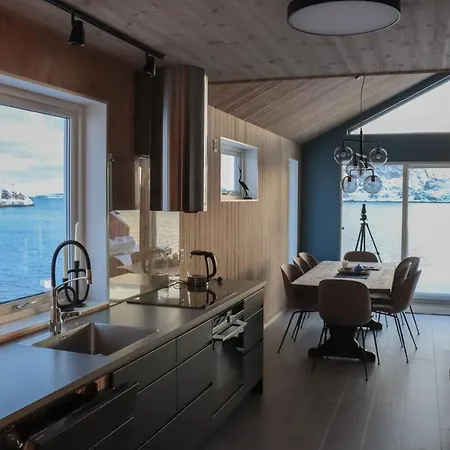Visit Mortsund, Lofoten Holiday home Leknes