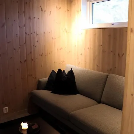 Feriehus Visit Mortsund, Lofoten Leknes